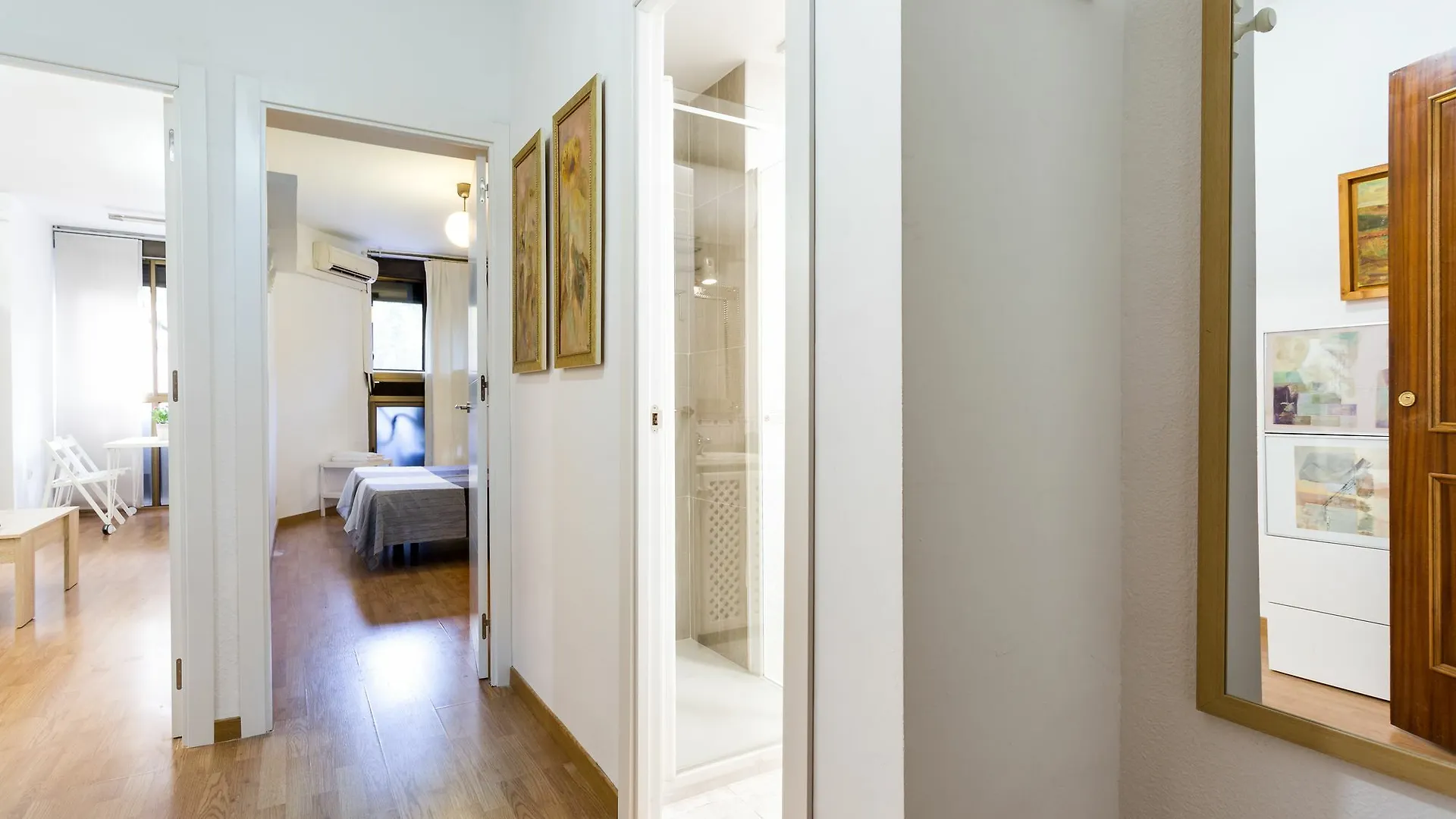 Holi-Rent Angelines Apartment Seville