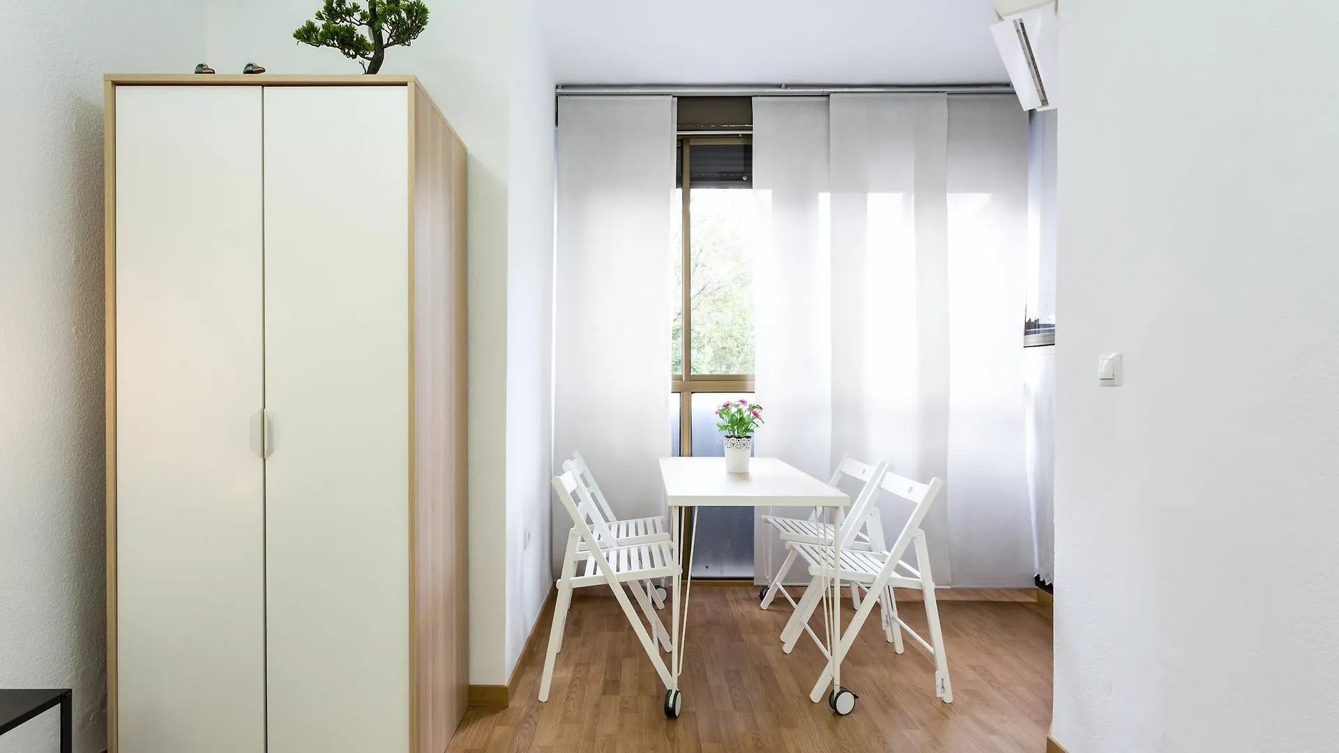 Holi-Rent Angelines Daire Sevilla